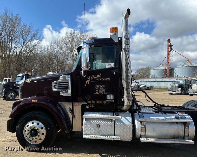 image for item EA2374 2014 Freightliner  Coronado SD 122 semi truck