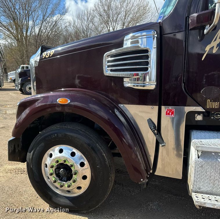 image for item EA2374 2014 Freightliner  Coronado SD 122 semi truck