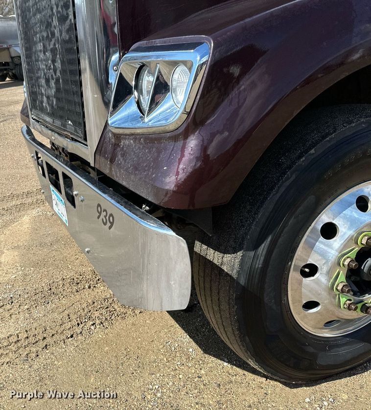 image for item EA2374 2014 Freightliner  Coronado SD 122 semi truck