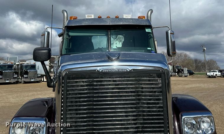 image for item EA2374 2014 Freightliner  Coronado SD 122 semi truck