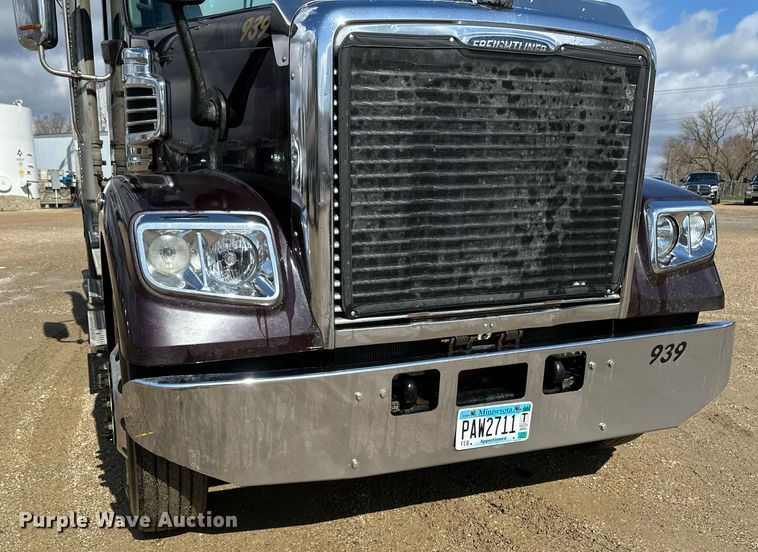 image for item EA2374 2014 Freightliner  Coronado SD 122 semi truck