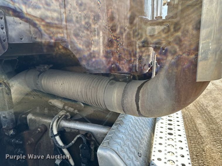 image for item EA2374 2014 Freightliner  Coronado SD 122 semi truck