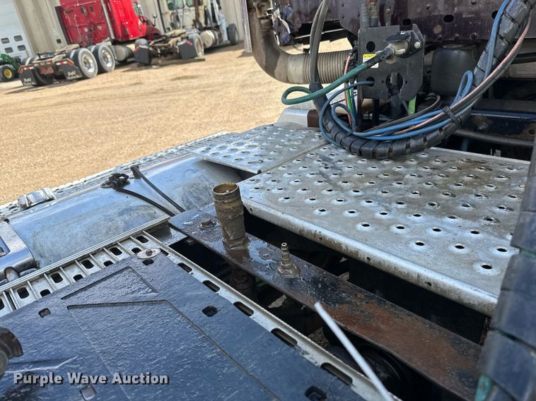 image for item EA2374 2014 Freightliner  Coronado SD 122 semi truck