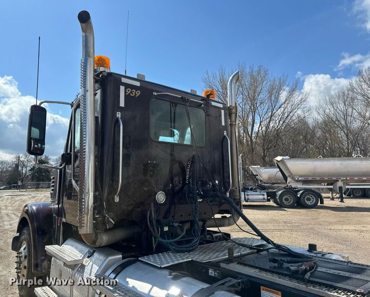 image for item EA2374 2014 Freightliner  Coronado SD 122 semi truck