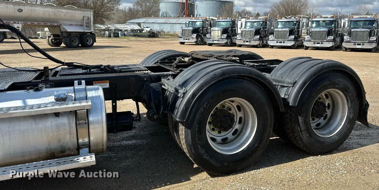 image for item EA2374 2014 Freightliner  Coronado SD 122 semi truck