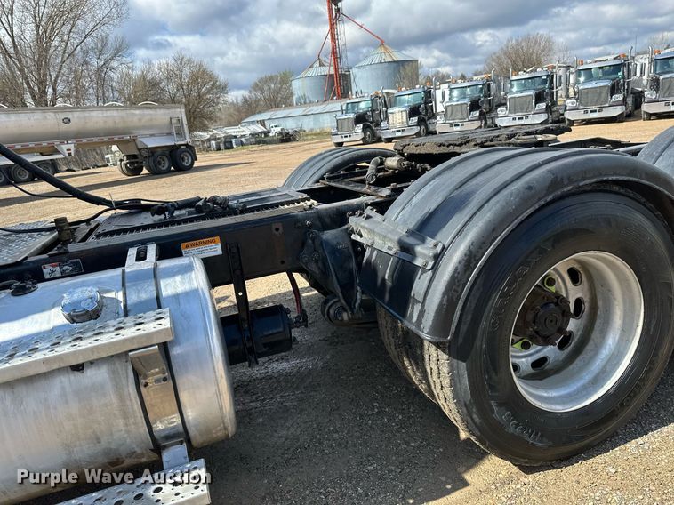 image for item EA2374 2014 Freightliner  Coronado SD 122 semi truck