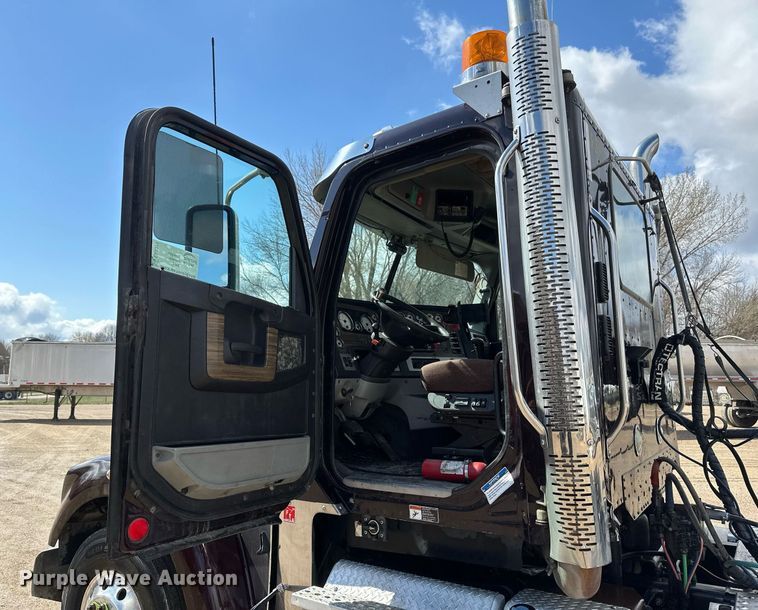 image for item EA2374 2014 Freightliner  Coronado SD 122 semi truck