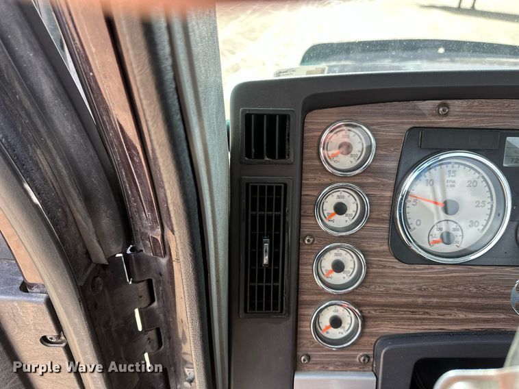 image for item EA2374 2014 Freightliner  Coronado SD 122 semi truck