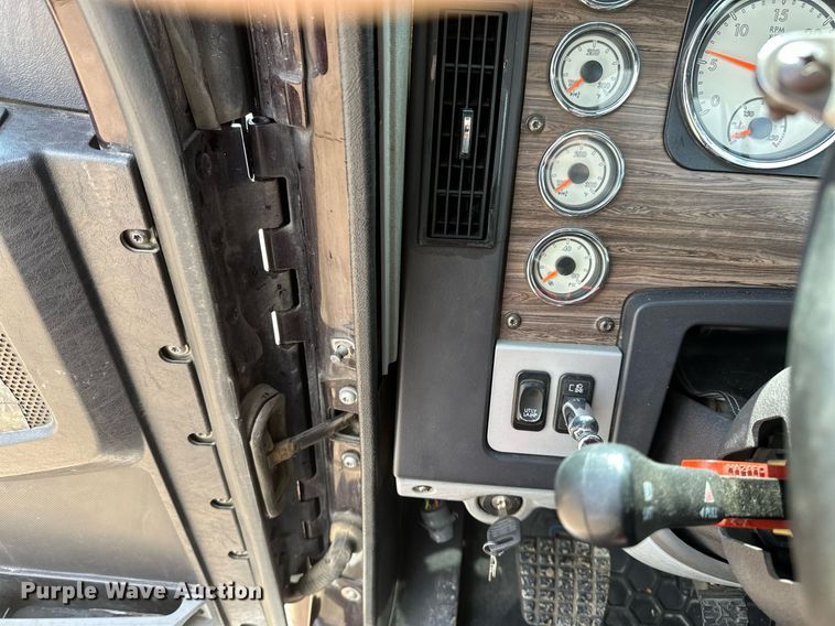 image for item EA2374 2014 Freightliner  Coronado SD 122 semi truck