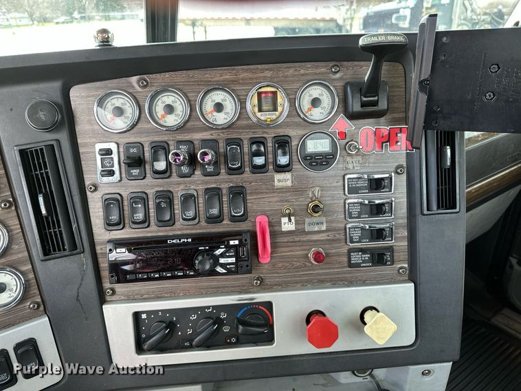 image for item EA2374 2014 Freightliner  Coronado SD 122 semi truck