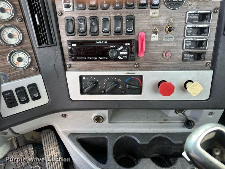 image for item EA2374 2014 Freightliner  Coronado SD 122 semi truck