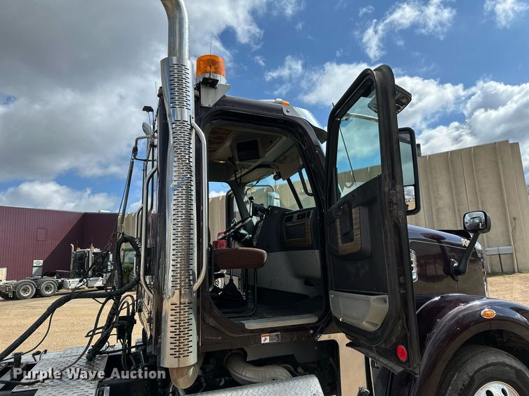 image for item EA2374 2014 Freightliner  Coronado SD 122 semi truck