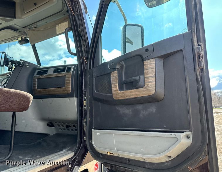 image for item EA2374 2014 Freightliner  Coronado SD 122 semi truck