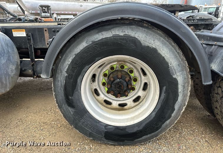 image for item EA2374 2014 Freightliner  Coronado SD 122 semi truck