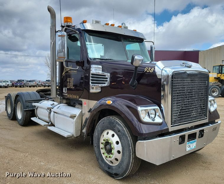 image for item EA2376 2014 Freightliner  Coronado SD 122 semi truck