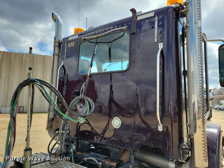 image for item EA2376 2014 Freightliner  Coronado SD 122 semi truck