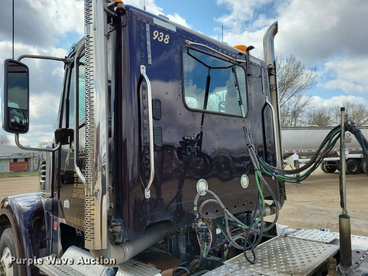 image for item EA2376 2014 Freightliner  Coronado SD 122 semi truck