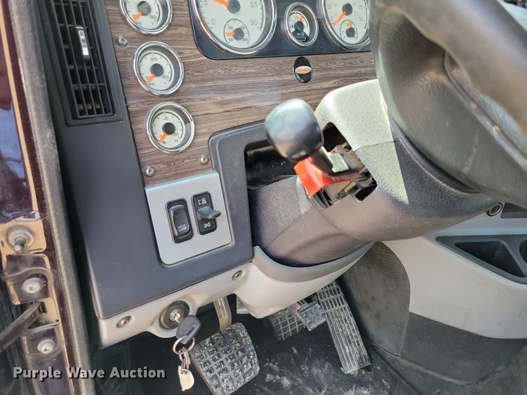 image for item EA2376 2014 Freightliner  Coronado SD 122 semi truck