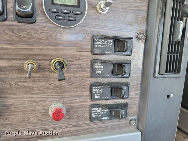 image for item EA2376 2014 Freightliner  Coronado SD 122 semi truck