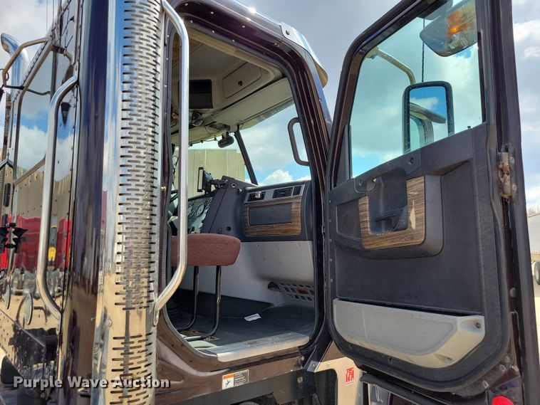 image for item EA2376 2014 Freightliner  Coronado SD 122 semi truck