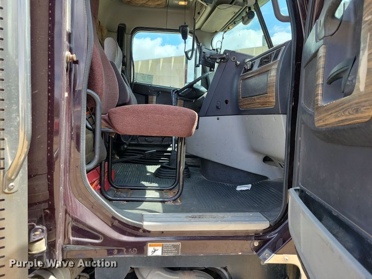 image for item EA2376 2014 Freightliner  Coronado SD 122 semi truck