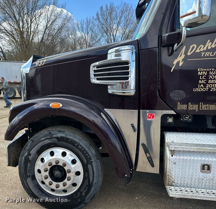 image for item EA2378 2014 Freightliner  Coronado SD 122 semi truck