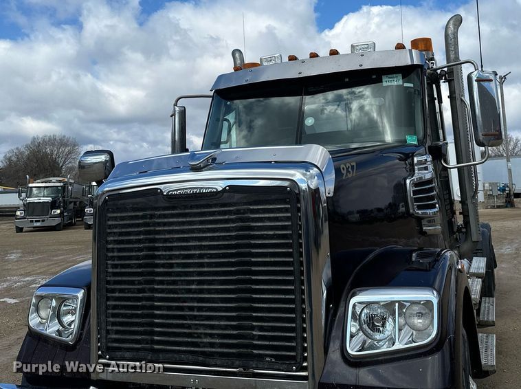 image for item EA2378 2014 Freightliner  Coronado SD 122 semi truck