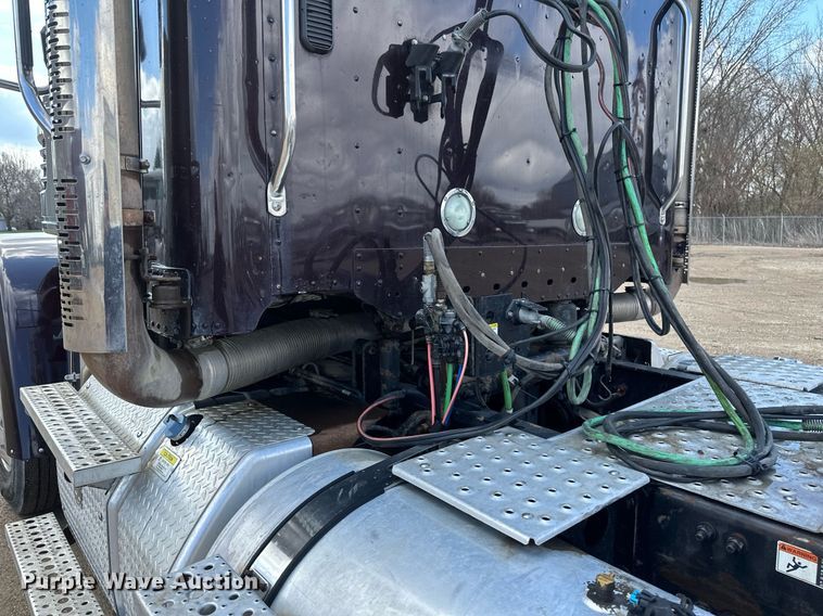 image for item EA2378 2014 Freightliner  Coronado SD 122 semi truck