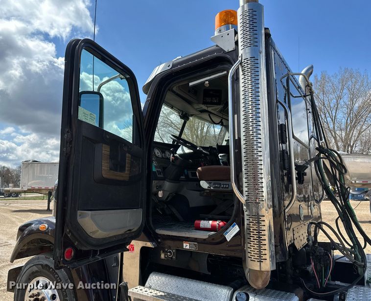 image for item EA2378 2014 Freightliner  Coronado SD 122 semi truck