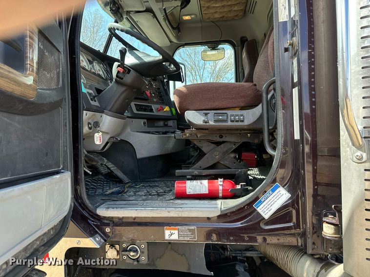 image for item EA2378 2014 Freightliner  Coronado SD 122 semi truck