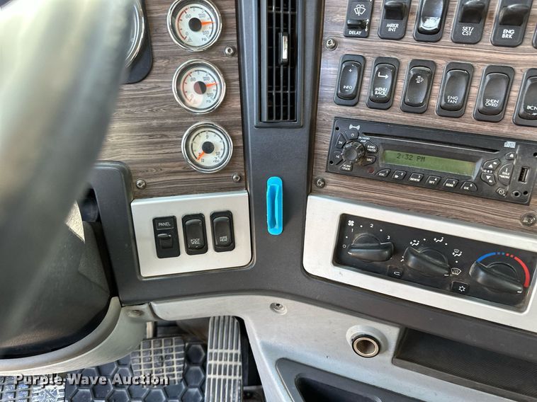 image for item EA2378 2014 Freightliner  Coronado SD 122 semi truck