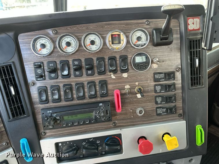 image for item EA2378 2014 Freightliner  Coronado SD 122 semi truck