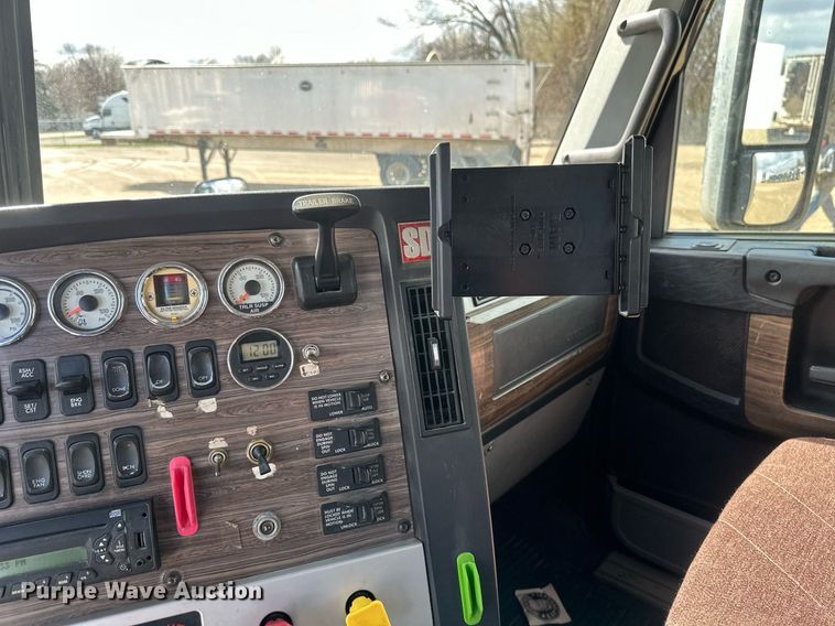 image for item EA2378 2014 Freightliner  Coronado SD 122 semi truck