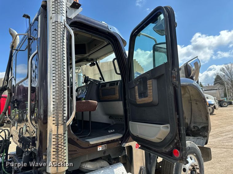 image for item EA2378 2014 Freightliner  Coronado SD 122 semi truck