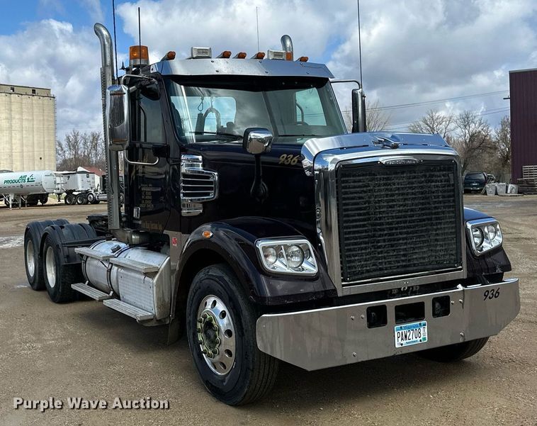 image for item EA2380 2014 Freightliner Coronado SD 122 semi truck