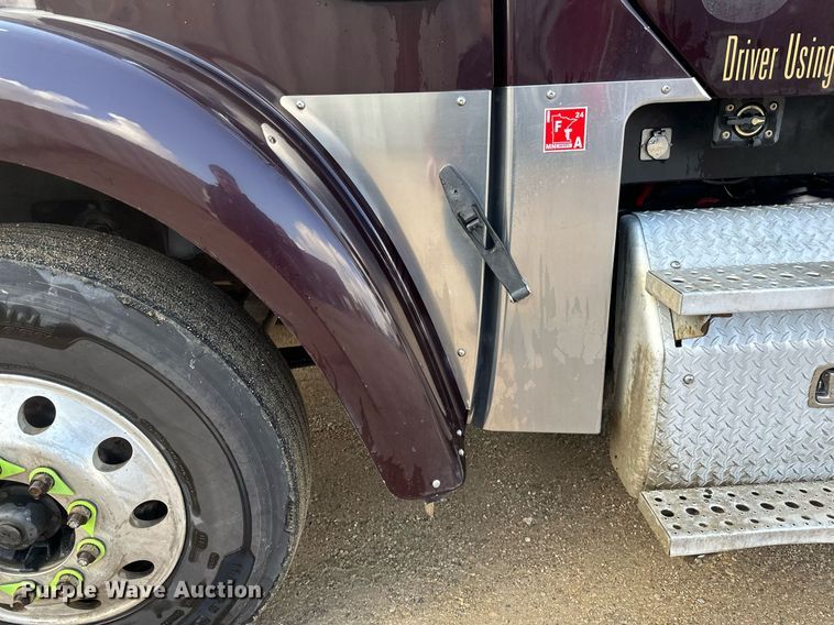 image for item EA2380 2014 Freightliner Coronado SD 122 semi truck