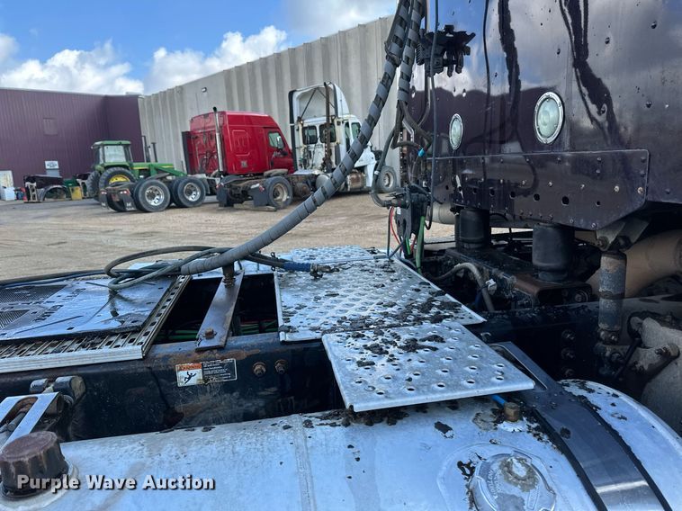 image for item EA2380 2014 Freightliner Coronado SD 122 semi truck