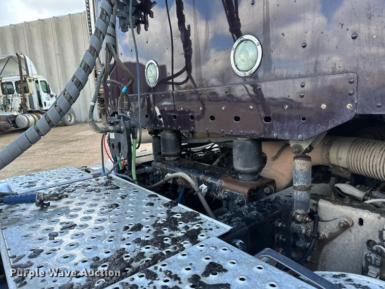 image for item EA2380 2014 Freightliner Coronado SD 122 semi truck