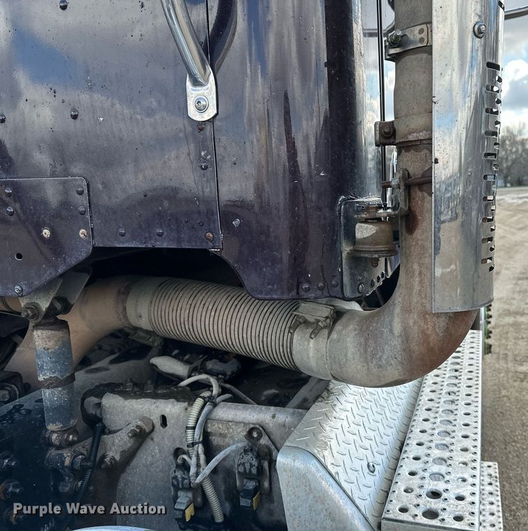 image for item EA2380 2014 Freightliner Coronado SD 122 semi truck