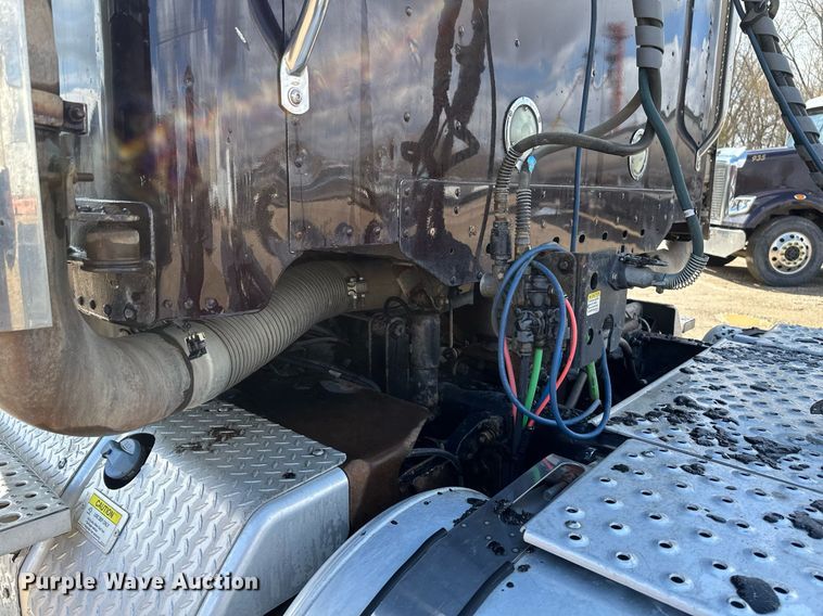 image for item EA2380 2014 Freightliner Coronado SD 122 semi truck