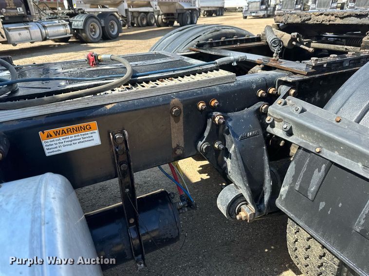 image for item EA2380 2014 Freightliner Coronado SD 122 semi truck