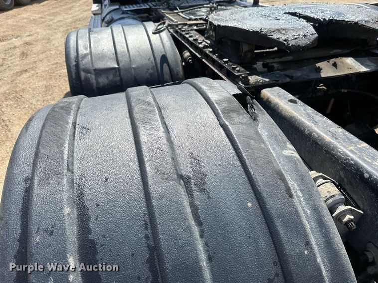 image for item EA2380 2014 Freightliner Coronado SD 122 semi truck