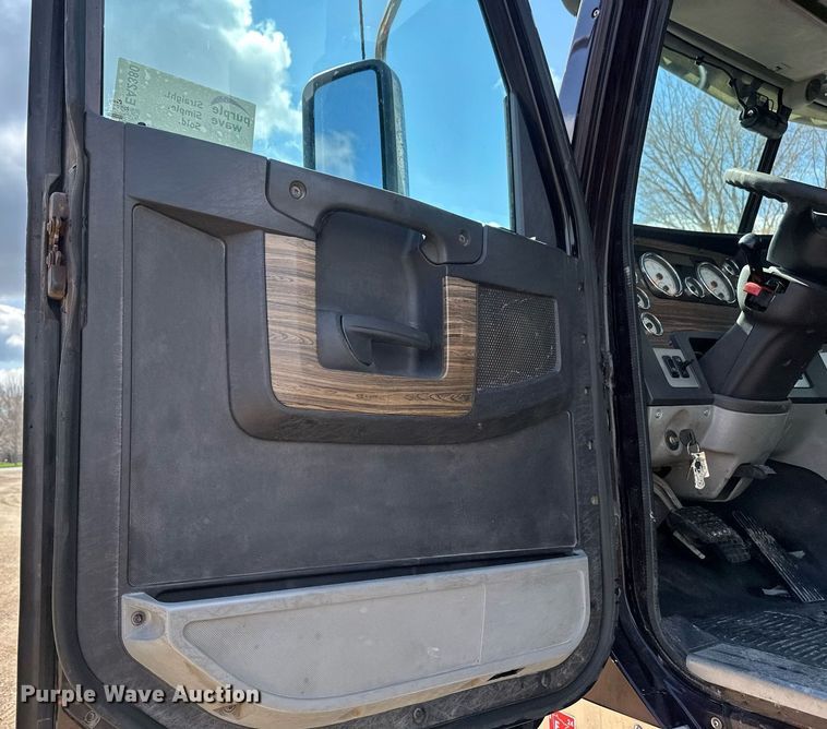 image for item EA2380 2014 Freightliner Coronado SD 122 semi truck