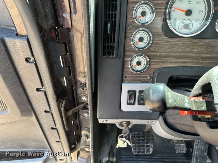 image for item EA2380 2014 Freightliner Coronado SD 122 semi truck