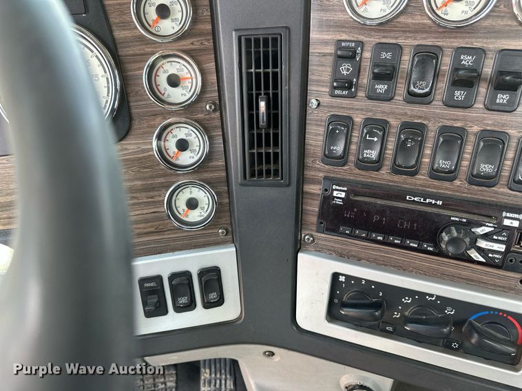 image for item EA2380 2014 Freightliner Coronado SD 122 semi truck