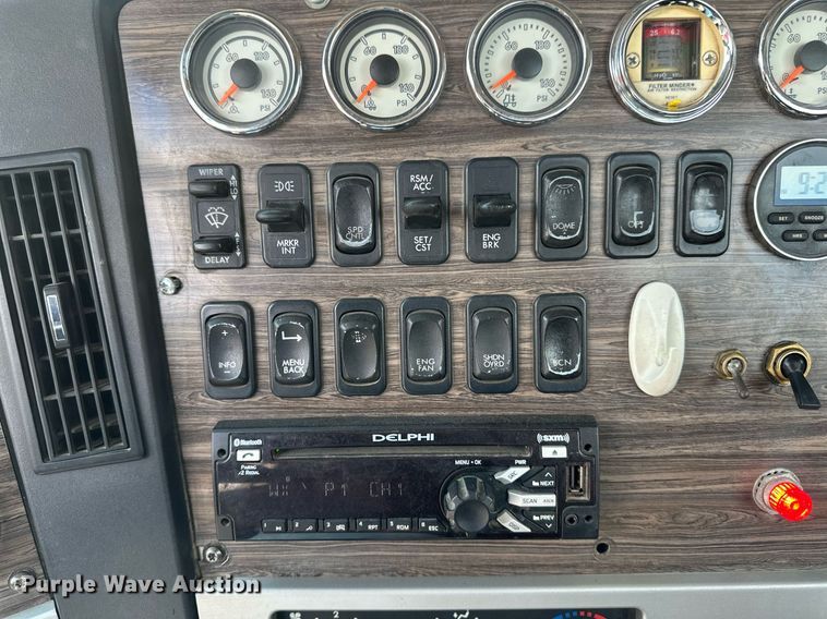 image for item EA2380 2014 Freightliner Coronado SD 122 semi truck