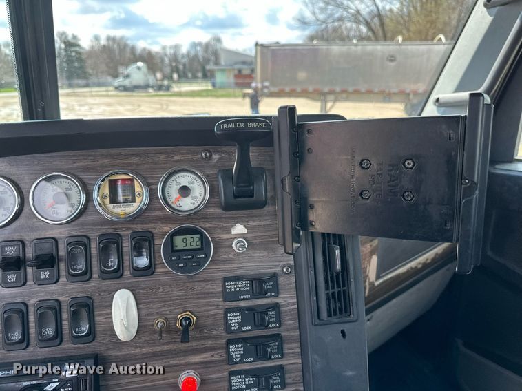 image for item EA2380 2014 Freightliner Coronado SD 122 semi truck