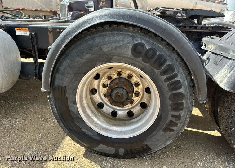 image for item EA2380 2014 Freightliner Coronado SD 122 semi truck