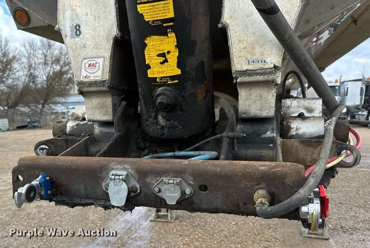 image for item EA2381 2008 Mac Trailer end dump trailer