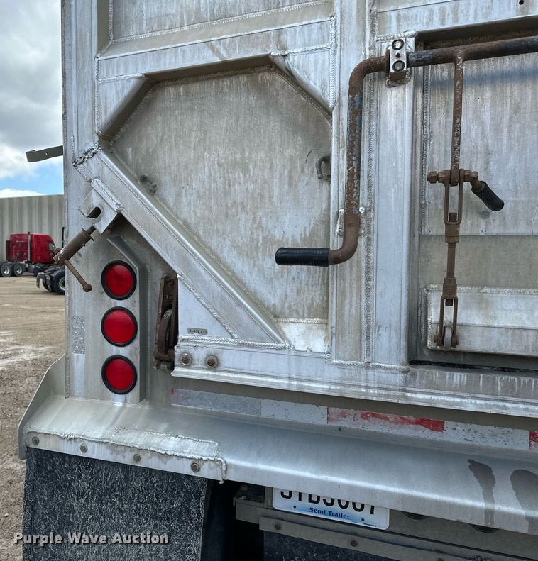 image for item EA2381 2008 Mac Trailer end dump trailer